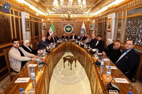 غرفة صناعة دمشق وريفها تبحث تحديات القطاع الغذائي وآليات تطبيق الدليل الإرشادي الجديد