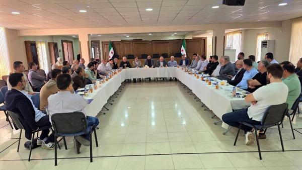 نائب وزير الاقتصاد وغرفة صناعة حلب يبحثان سبل دعم قطاع صباغة وتحضير الأقمشة