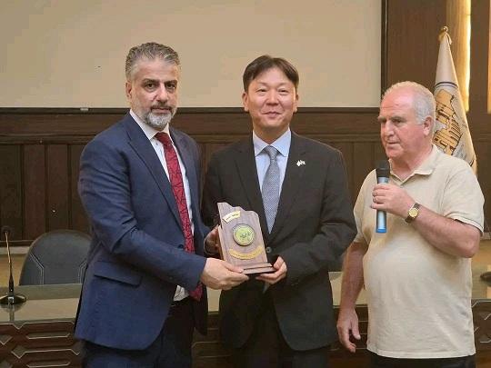 محاضرة علمية حول تجربة كوريا الجنوبية في إعادة الإعمار والتنمية